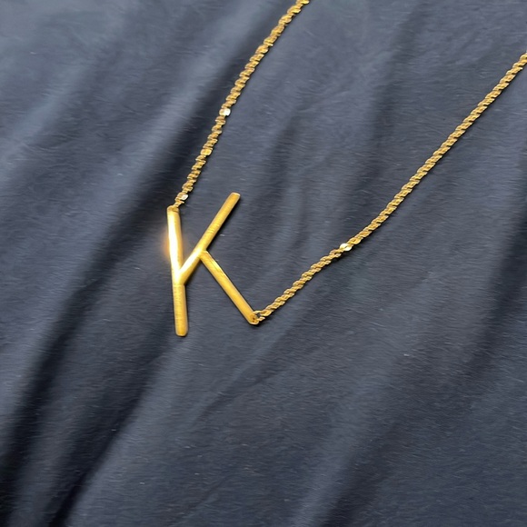 Gold tone K necklace - Picture 1 of 2